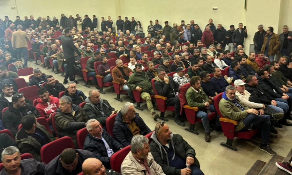 Συνεδριάζουν στη Νίκαια οι αγρότες: Σχεδιάζουν αποκλεισμό εθνικών οδών και κάθοδο στην Αθήνα